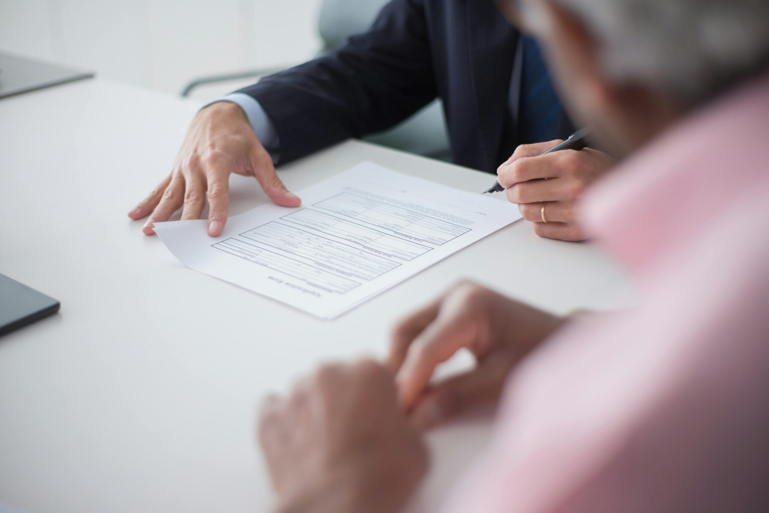 Abogados que prestan la solución Solución one counsel en Faroo Legal