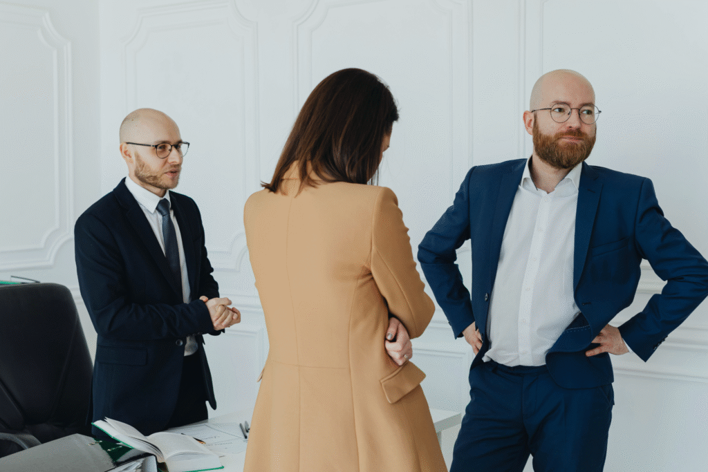Equipo legal de una empresa en crisis