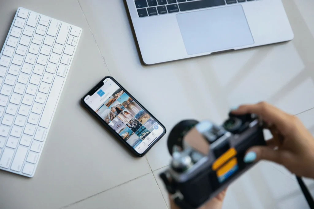 Profesional tomando fotos de marcas