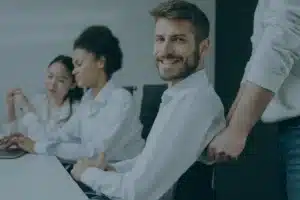 Joven beneficiado por los programas de empleo inclusivo