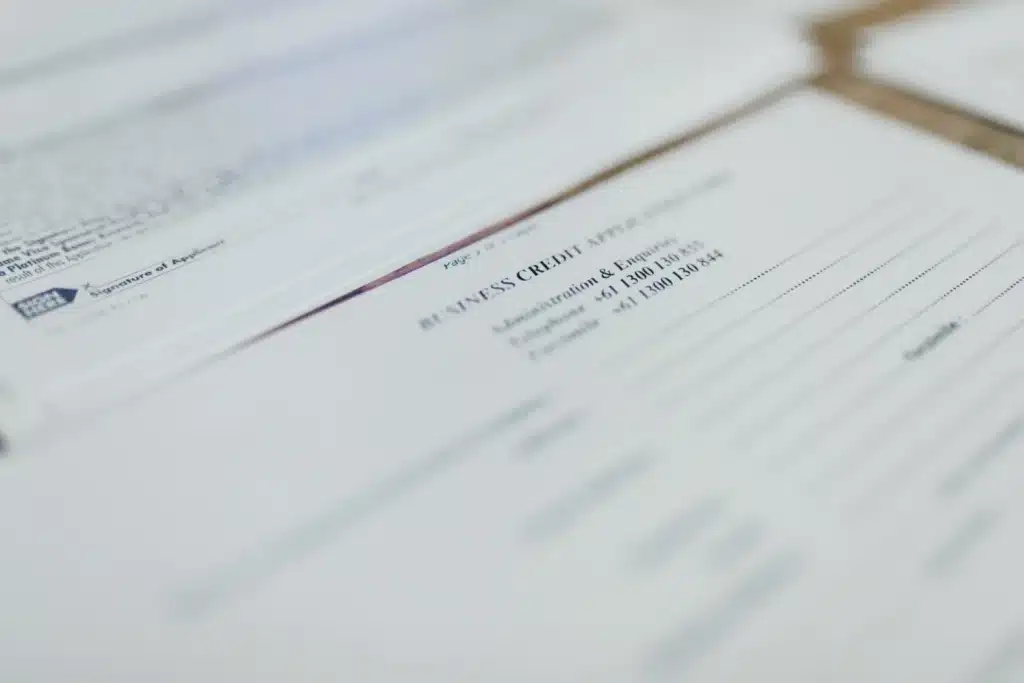 Revisión de contratos comerciales en una compañía