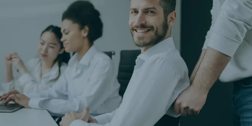 Joven beneficiado por los programas de empleo inclusivo